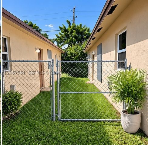 221 NE 35th St, Oakland Park, FL 33334