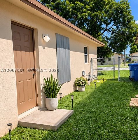 221 NE 35th St, Oakland Park, FL 33334