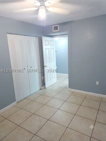 221 NE 35th St, Oakland Park, FL 33334