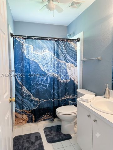 221 NE 35th St, Oakland Park, FL 33334