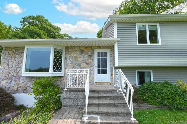 128 Lookout Pass, Stormville, NY 12582