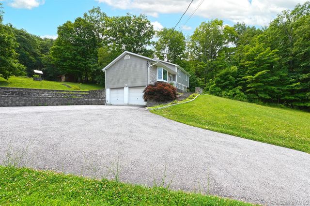 128 Lookout Pass, Stormville, NY 12582