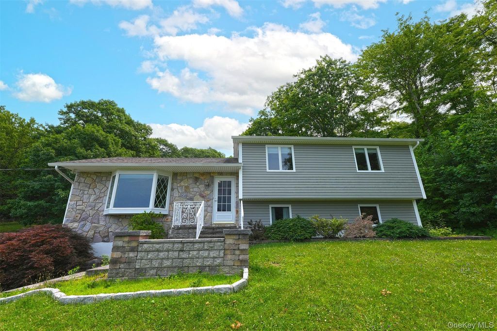 128 Lookout Pass, Stormville, NY 12582