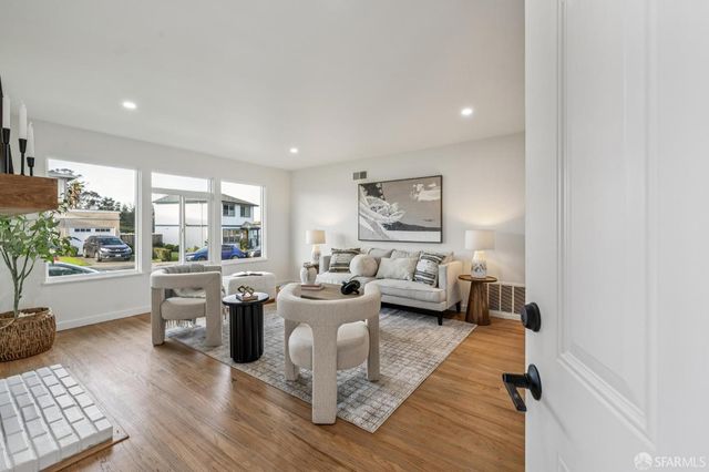 663 Foothill Drive, Pacifica, CA 94044