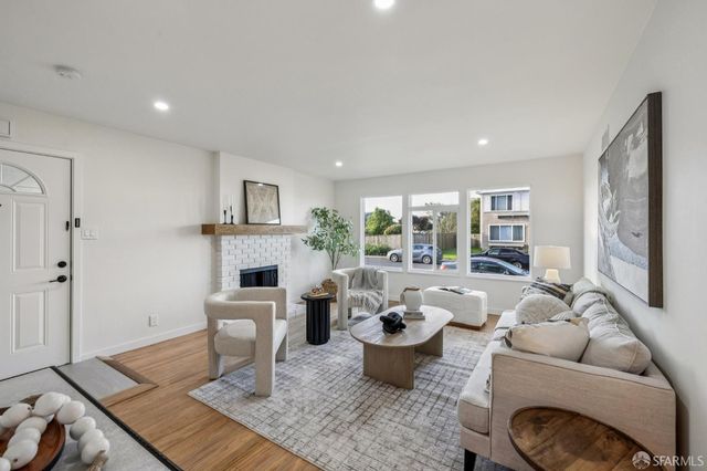 663 Foothill Drive, Pacifica, CA 94044