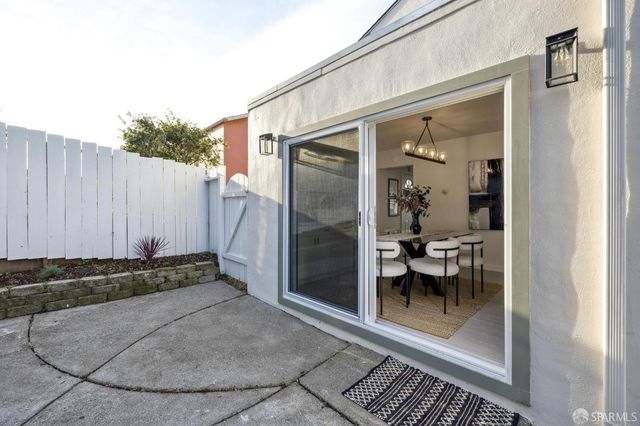 663 Foothill Drive, Pacifica, CA 94044