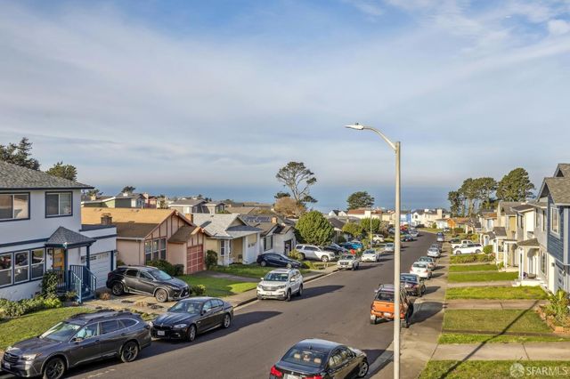 663 Foothill Drive, Pacifica, CA 94044