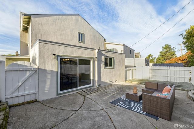 663 Foothill Drive, Pacifica, CA 94044