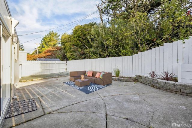 663 Foothill Drive, Pacifica, CA 94044