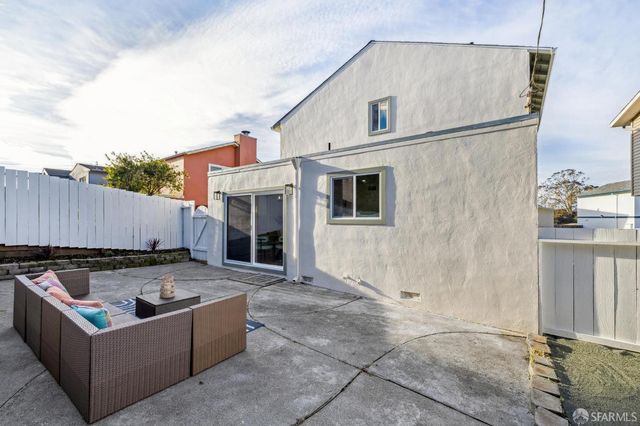 663 Foothill Drive, Pacifica, CA 94044