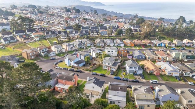 663 Foothill Drive, Pacifica, CA 94044