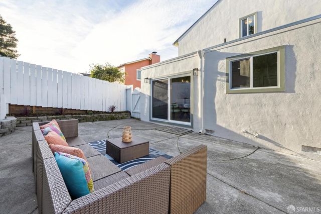 663 Foothill Drive, Pacifica, CA 94044