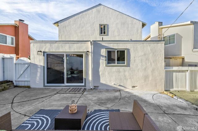 663 Foothill Drive, Pacifica, CA 94044