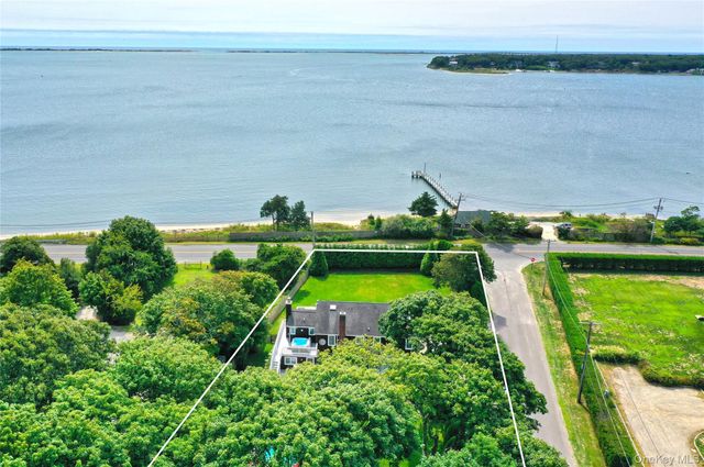 2 S Valley Road, Hampton Bays, NY 11946