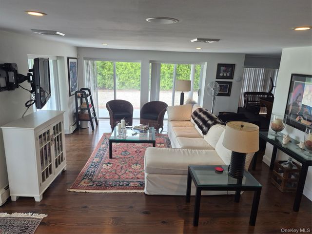 2 S Valley Road, Hampton Bays, NY 11946