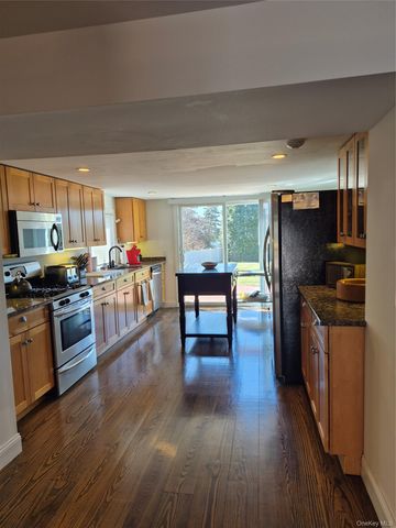 2 S Valley Road, Hampton Bays, NY 11946