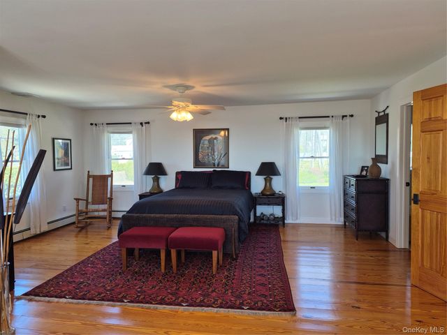 2 S Valley Road, Hampton Bays, NY 11946