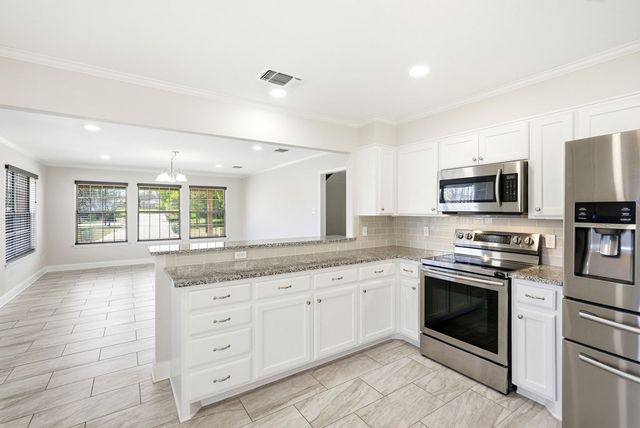 1300 Warbler Dr, Kerrville, TX 78028