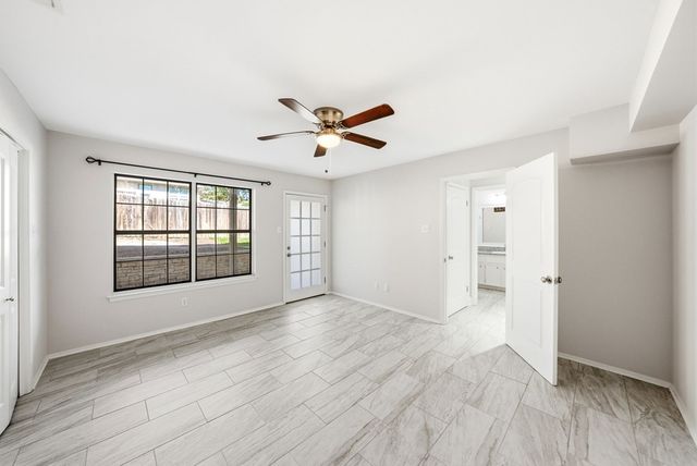 1300 Warbler Dr, Kerrville, TX 78028