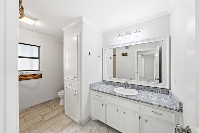 1300 Warbler Dr, Kerrville, TX 78028