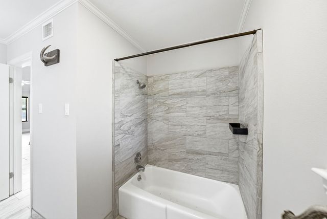 1300 Warbler Dr, Kerrville, TX 78028