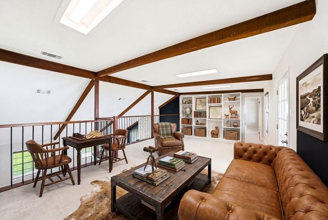 1300 Warbler Dr, Kerrville, TX 78028