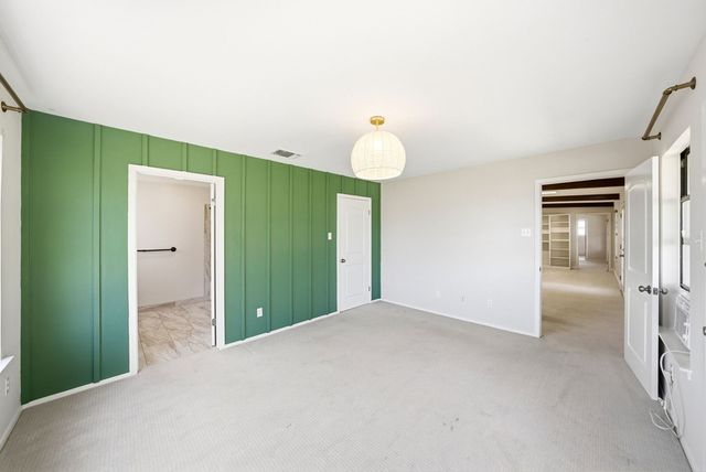 1300 Warbler Dr, Kerrville, TX 78028