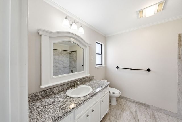 1300 Warbler Dr, Kerrville, TX 78028