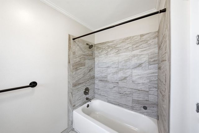 1300 Warbler Dr, Kerrville, TX 78028