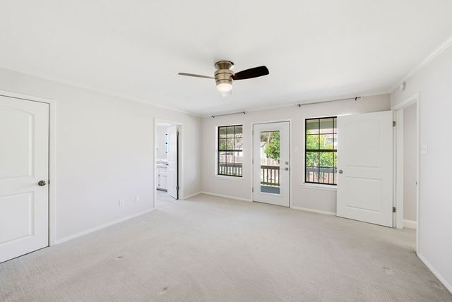 1300 Warbler Dr, Kerrville, TX 78028