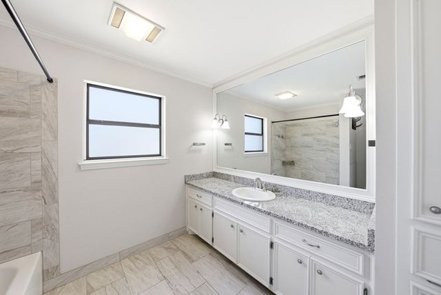 1300 Warbler Dr, Kerrville, TX 78028