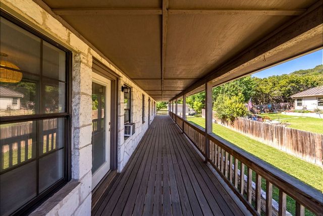 1300 Warbler Dr, Kerrville, TX 78028