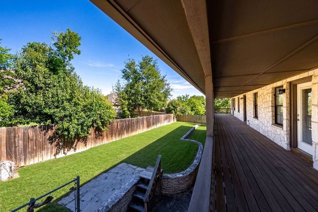 1300 Warbler Dr, Kerrville, TX 78028