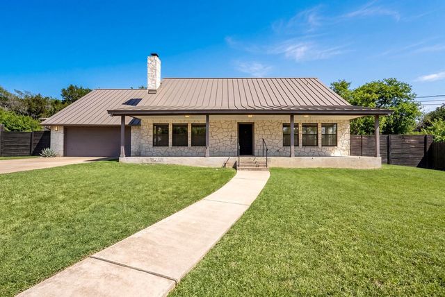 1300 Warbler Dr, Kerrville, TX 78028