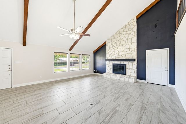 1300 Warbler Dr, Kerrville, TX 78028