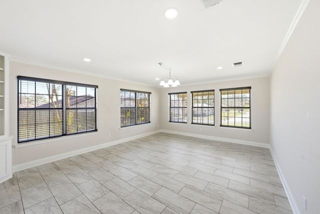 1300 Warbler Dr, Kerrville, TX 78028