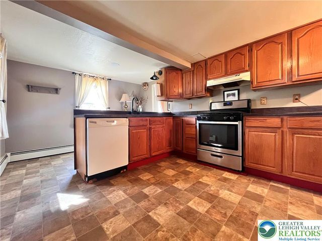 113 winter Street, Upper Mt Bethel Twp, PA 18343