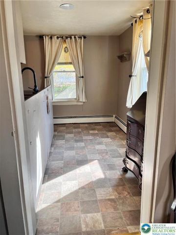 113 winter Street, Upper Mt Bethel Twp, PA 18343