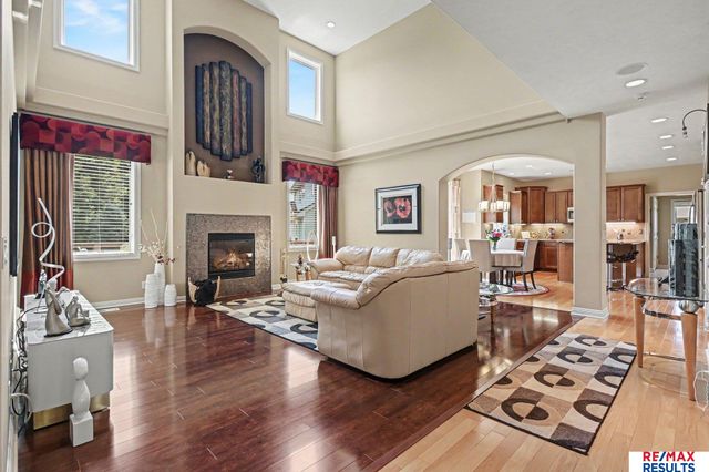 1207 S 195 Street, Omaha, NE 68130