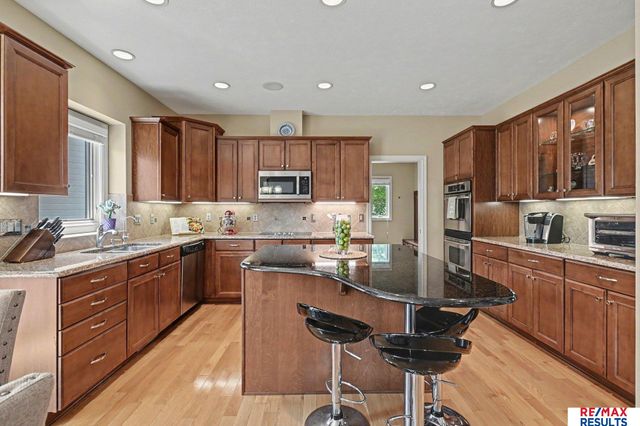 1207 S 195 Street, Omaha, NE 68130