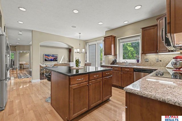 1207 S 195 Street, Omaha, NE 68130