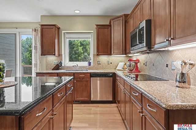 1207 S 195 Street, Omaha, NE 68130