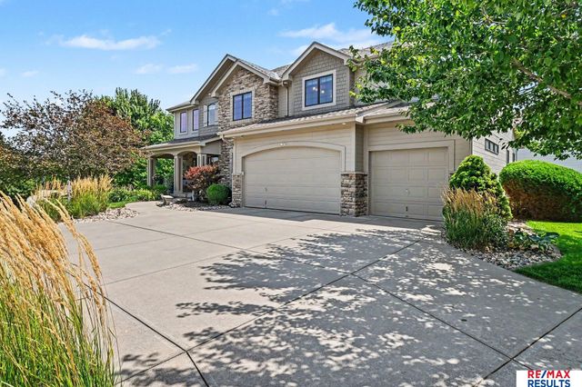 1207 S 195 Street, Omaha, NE 68130