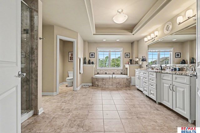 1207 S 195 Street, Omaha, NE 68130