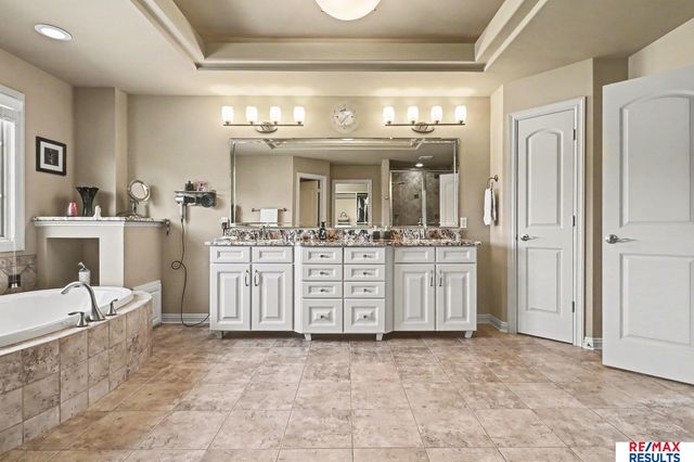 1207 S 195 Street, Omaha, NE 68130