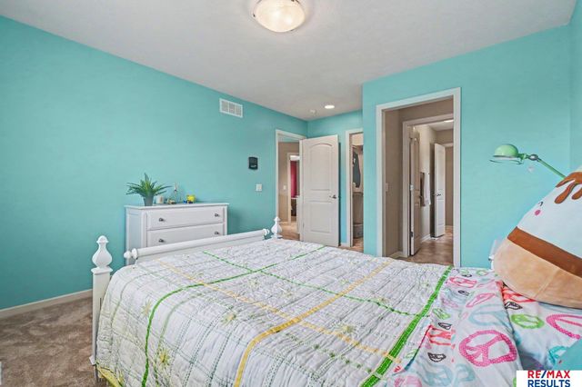 1207 S 195 Street, Omaha, NE 68130