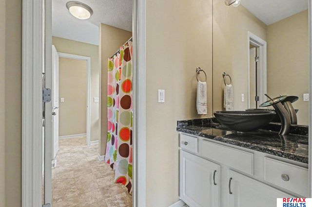 1207 S 195 Street, Omaha, NE 68130