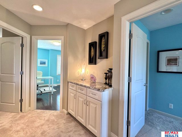 1207 S 195 Street, Omaha, NE 68130