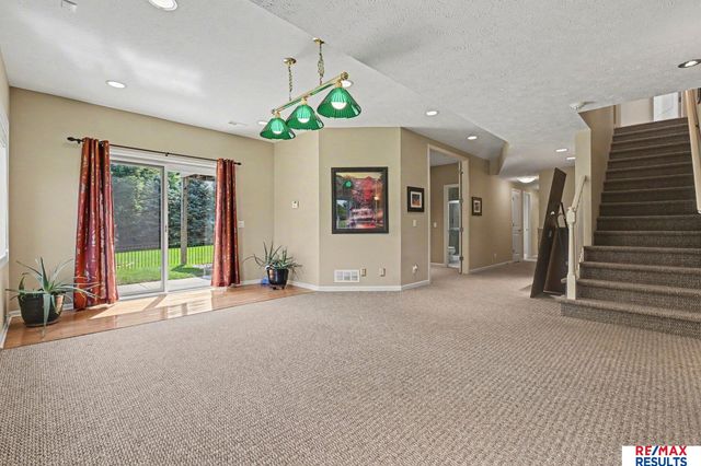 1207 S 195 Street, Omaha, NE 68130