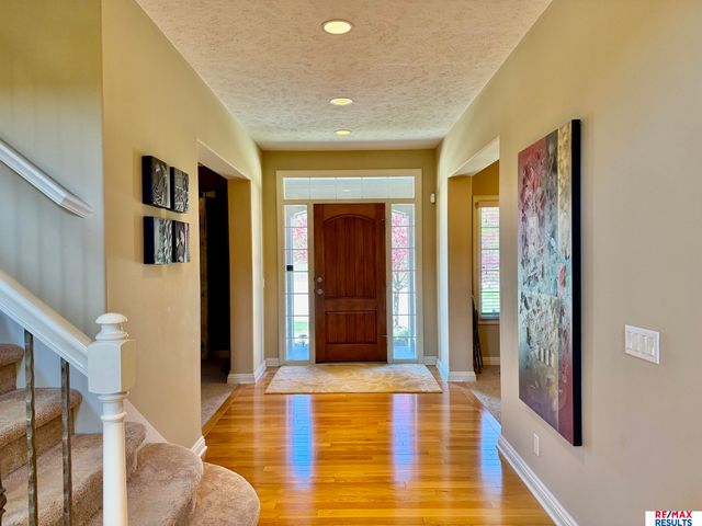 1207 S 195 Street, Omaha, NE 68130
